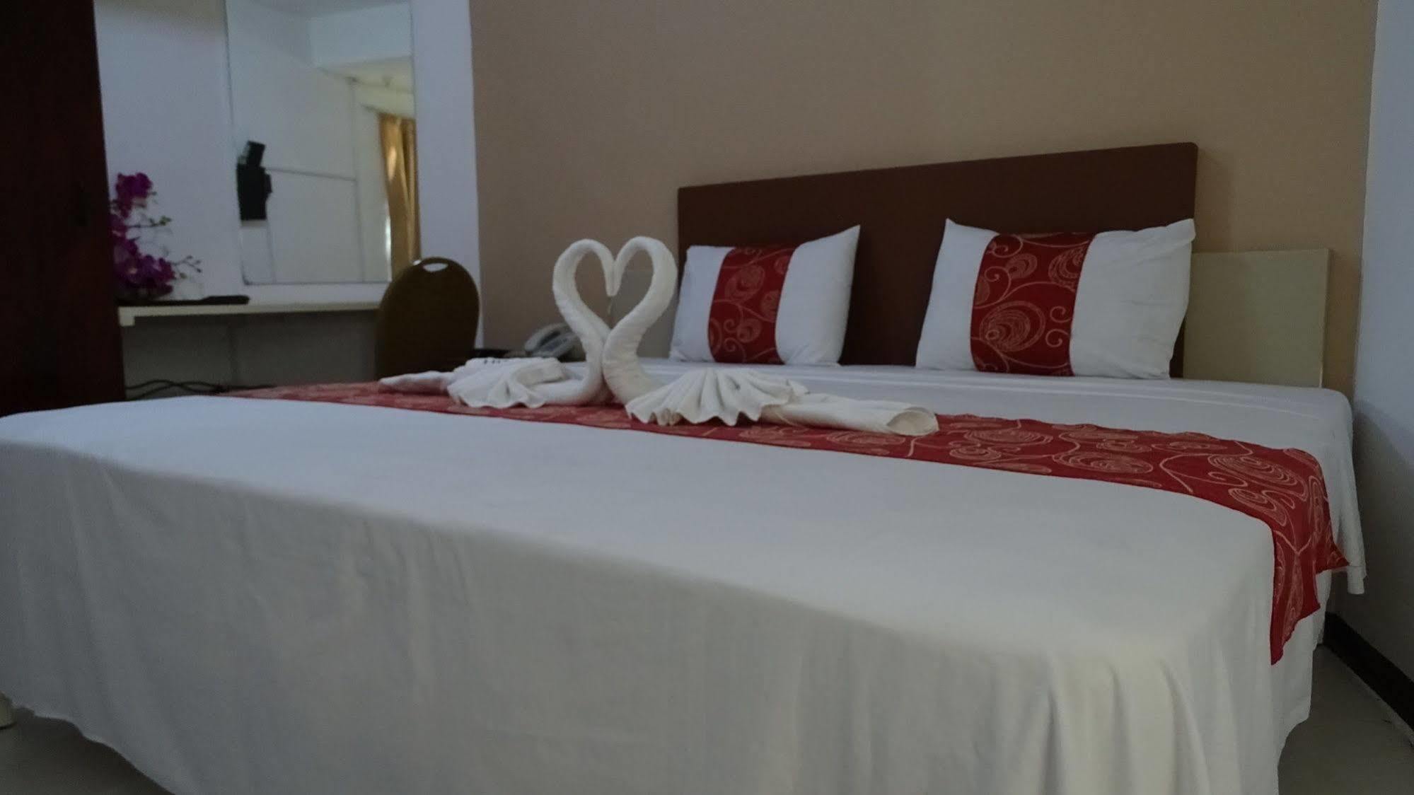 Hypertek Hotel กรองด์เบย์ ภายนอก รูปภาพ